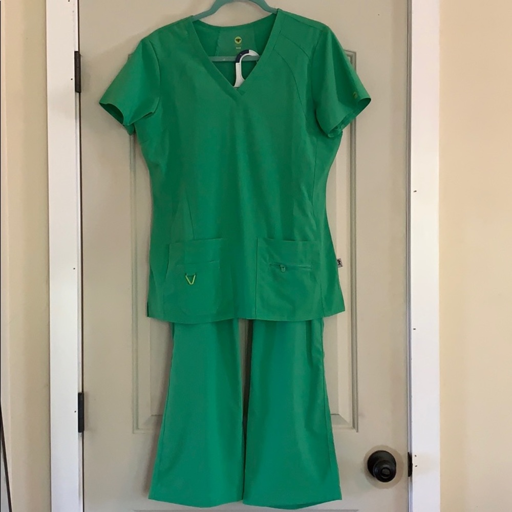 Activate by med couture women’s scrub set